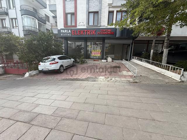 19 Mayıs Cadde Üzeri Okul Yanı 90m² Satılık Dükkan .! 1