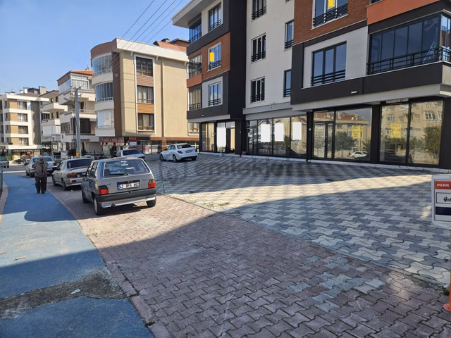 Parsana Mahallesi Ahmet Yesevi Caddesine Cephe 83 M2 Kiralık Dükkan 1