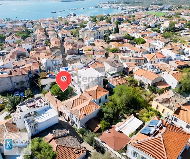Otel | Pansiyon Yapılabilir! Cunda Merkezde Bahçeli Müstakil Ev 1