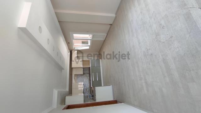 Gardalyada Nezih Aile Apartmanında Doğalgazlı 3+1 Kiralık Daire 1
