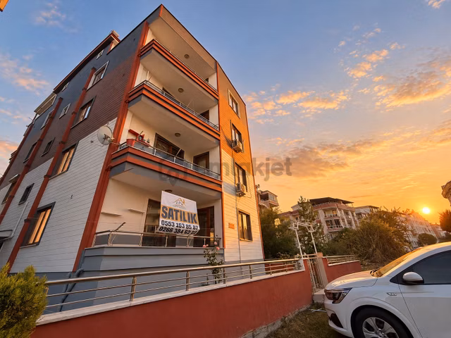 Sadece Oya Gayrimenkul'den 2+1 Ayrı Mutfak & Sahile Yakın Daire 1
