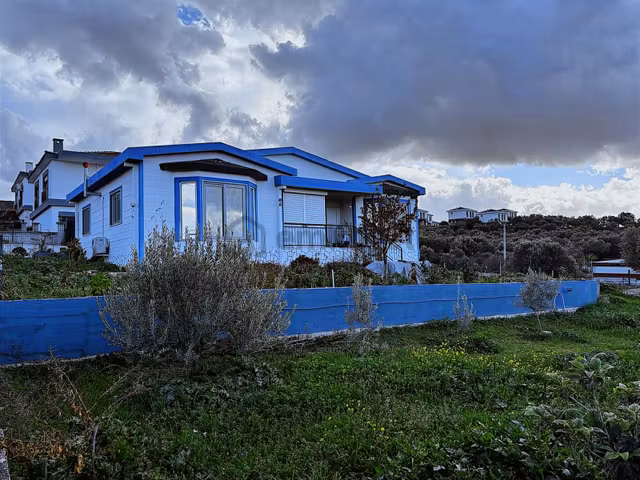 18 Foça Gerenköyde Geniş Bahçeli, Önü Açık, Müstakil Villa 1