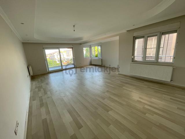 Bağbaşı Yeniyol Üstünde Kiralık 3+1 200 M2 Daire Kaçırmayın.! 1