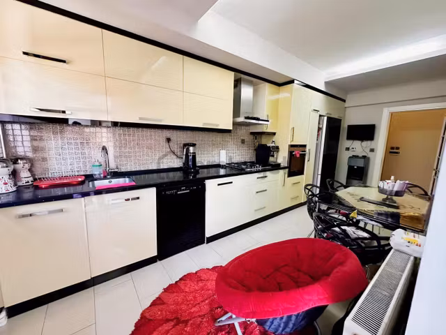 Yayla Mahallesi 111 Cadde Üstü Satılık 3+1 Daire 1