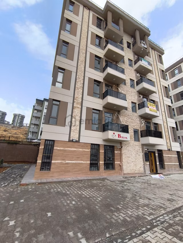 Karaköprü Batıkent'te Satılık Sıfır 2+0 Daire 1
