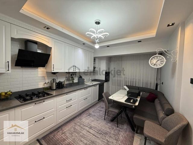 Hakan Emlak'tan Varinli Cd Üzerinde 3+1 | 140 M² Satılık Daire 1