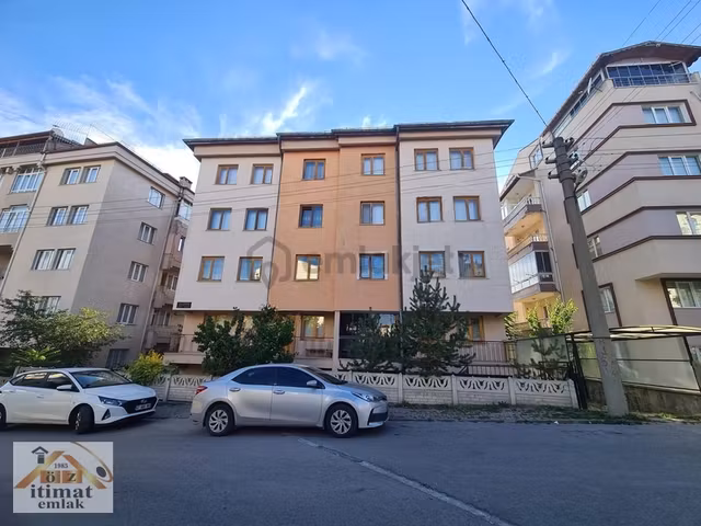 Öz İtimat Emlak // Kümbet Mah.ankara Cad Üzeri Kiralık 1+1 Daire 1