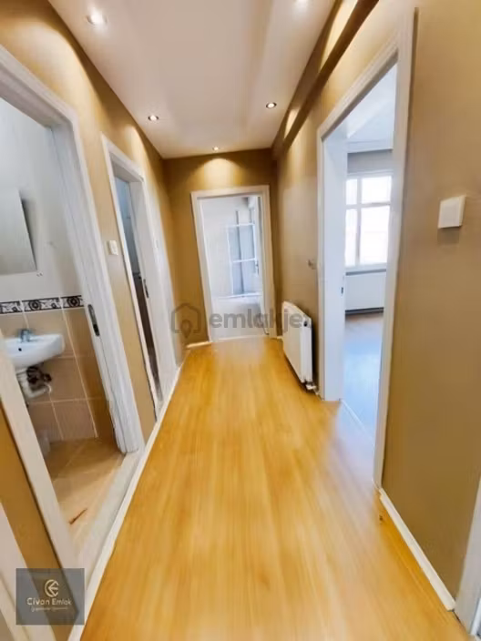 Civandan Belediye'ye Yakın Kiralık 3+1 1