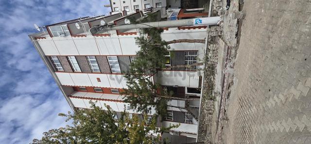 Cacabey Okulu Yanı Ara Kat Kiralık 1