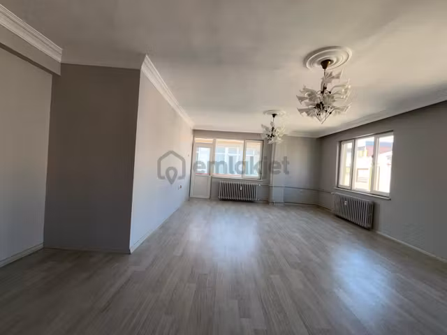 Bahçelievler Leylak Sitesinde Geniş 3+1 Kiralık Daire 1