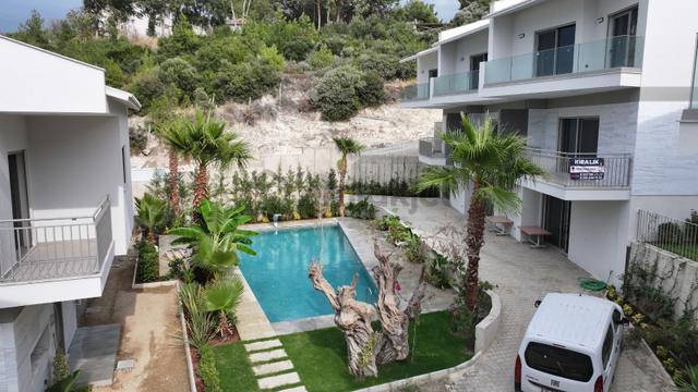 Urla Da Denize Yürüme Mesafesinde Site İçinde 5+1 Villa 1
