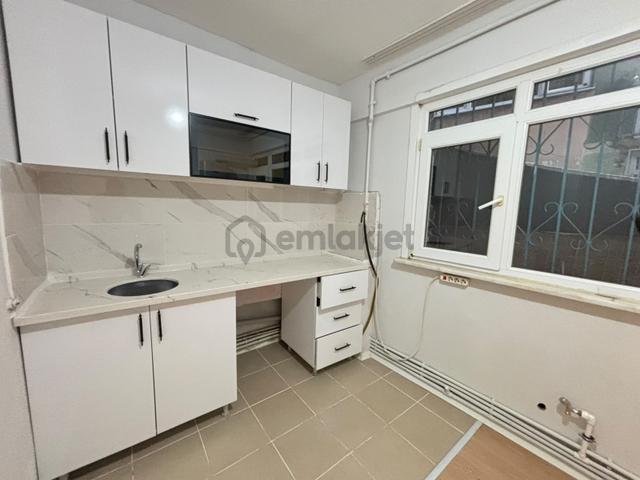 Üsküdar Nev Çarşı Yakınında İçi Full Yenilenmiş 2+1 Temiz Daire* 1