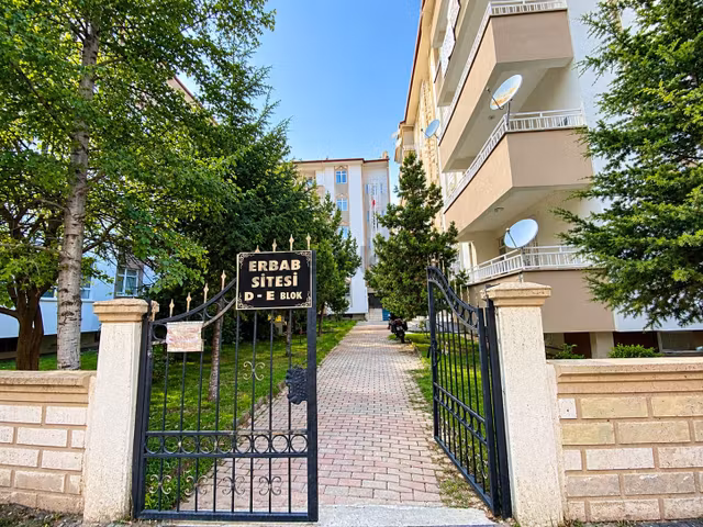 Premar Meva'dan Sürsürü'de Elysium Avm'ye Yakın Erbap Sitesi'nde 3+1 Kiralık Daire 1