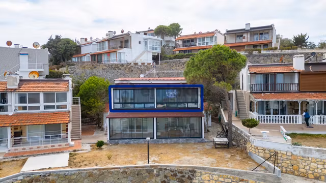 Foça Çanak Sitesi'nde Manzaralı Satılık Lüks Tadilatlı 2+2 Daire 1