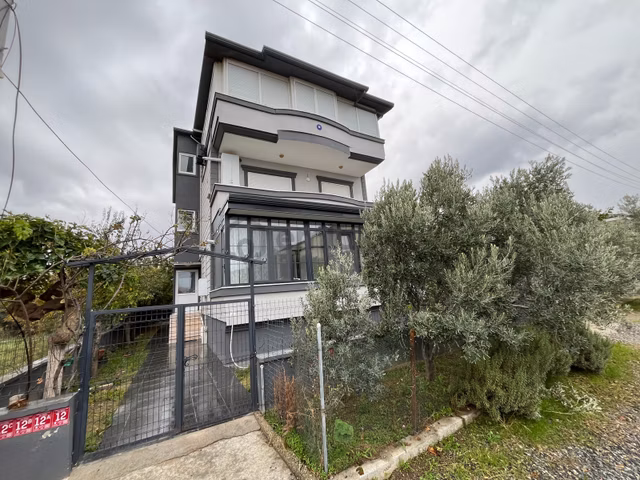 Burhaniye İskele Mahallesinde Denize 350 M. 2+1 Kiralık Daire 1