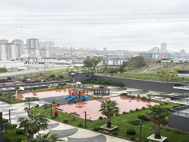 Metrobüse Marmara Park'a Komşu Site İçinde 2+1 Balkonlu Daire 1