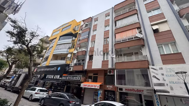 Manisa Yarhasanlar Mh. Çarşı İçi Geniş 3+1 Satılık Daire