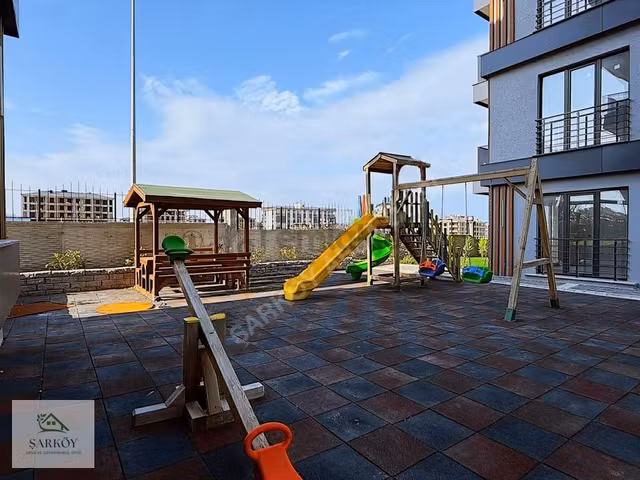 Tekirdağ Atatürk Mah.ana Caddeye Çok Yakın Havuzlu 2+1 1