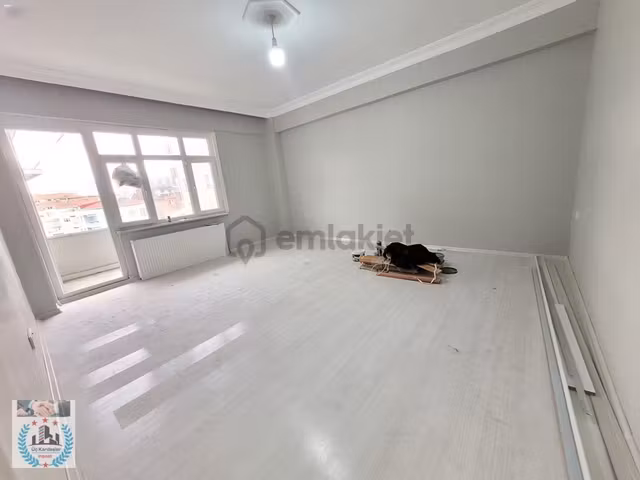Üç Kardeşler'den 75.yıl Mh Satlık 2+1 Krediye Uygun Ara Kat Dai. 1