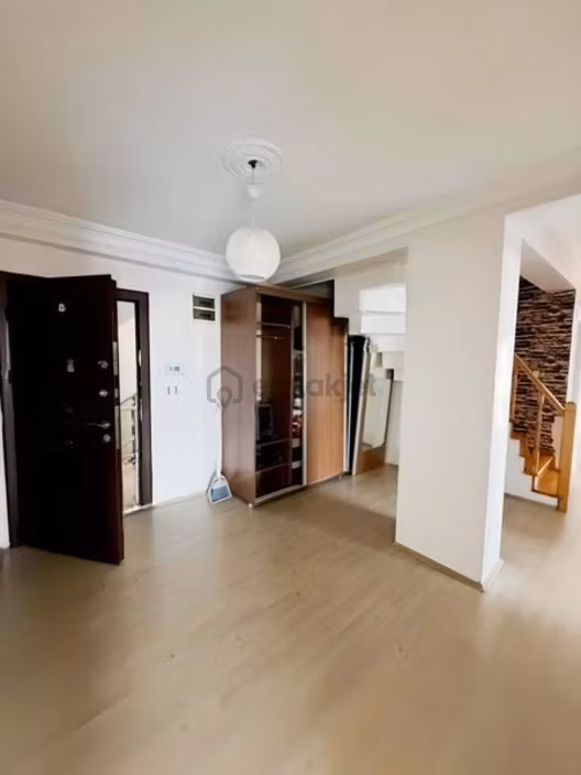 Gölçek Gayrimenkulden Satılık 4+2 Tripleks Daire 1