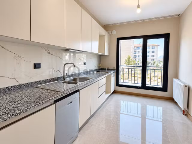 Bahçebaşında Kiralık 3+1 Daire 1