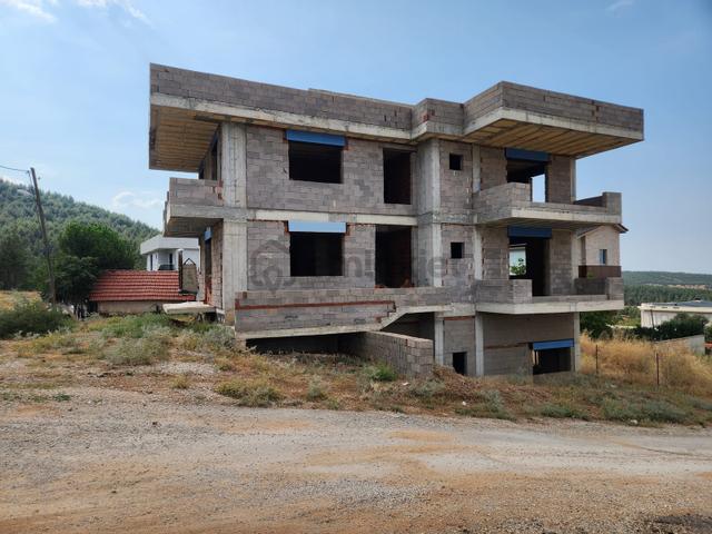 Göveçlik Mah. Satılık Natamam 5+2 Villa 1