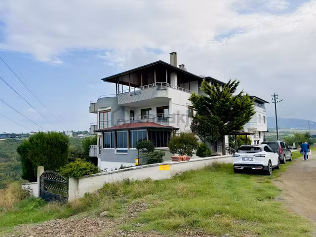 Alan Emlak; 650 M2 Arsa İç. 4 Katlı, Full Doğa Ve Deniz Manzara 1