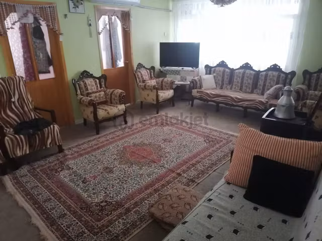 Edremit Gümrük Belediye Konutlarında Eşyalı Satılık 2+1 Daire 1