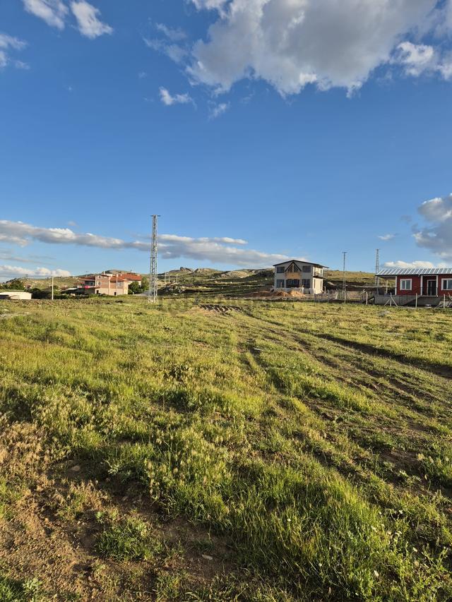 Karadiğin Mah. Müstakil 395m2 Satılık Arsa Ve 2+1 54m2 Evi 1