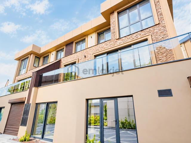 Elvora Villa'da 3 Katlı, 250 M2 Net Kullanım Alanlı Villa 1