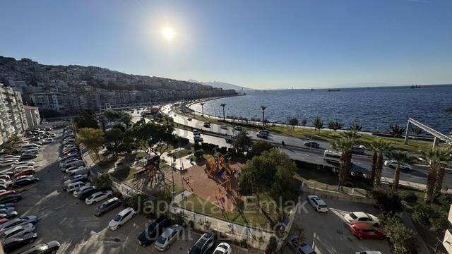 Karataşta Polis Evi Yanında 3 Cepheli Otoparklı Kiralık Yalı Dairesi 1