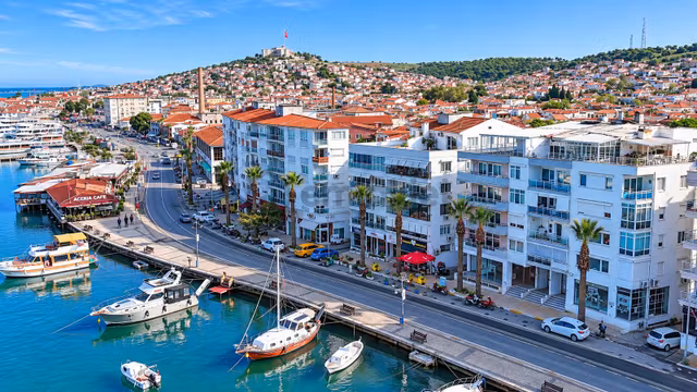 Ayvalık'ta Ana Cadde Üzerinde Satılık Depo 1
