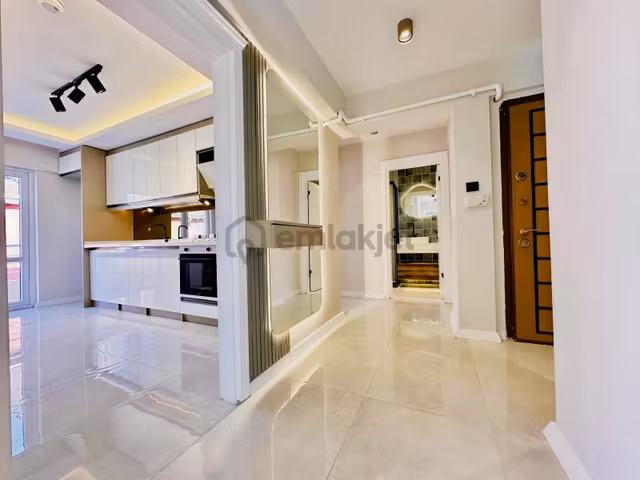 Ulukan'dn Cadde Üzerinde Fransız Cam Balkon Ve Asansörlü 3+1 !!! 1