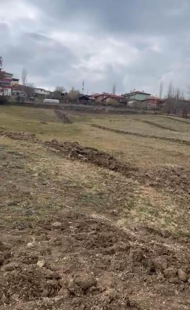 İskilip Kızılcabayır Köyün'de Satılık Müstakil Tek Tapulu Arsa 1