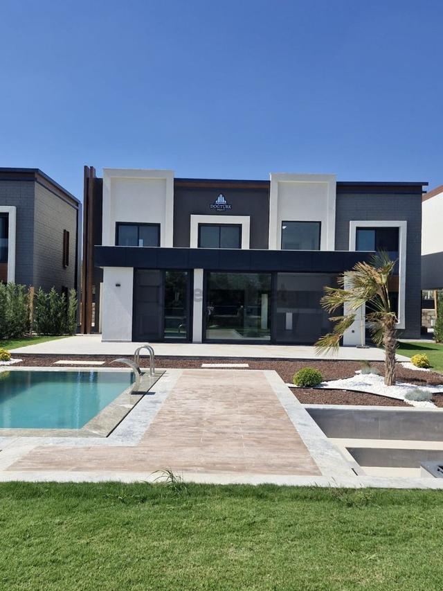 Elit Sitede Muhteşem Villa. 1