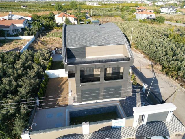 Döşemealtı Orta Mahallesinde 4 Katlı 4+1 Havuzlu Fourlex Villa 1