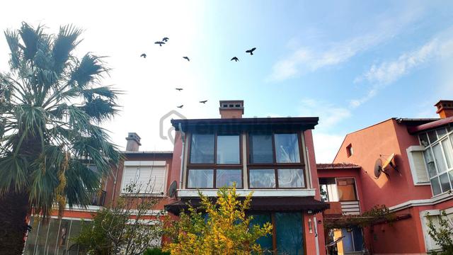 Re/max Land'den Havuzlu Sitede İçerisinde Yazlık 1