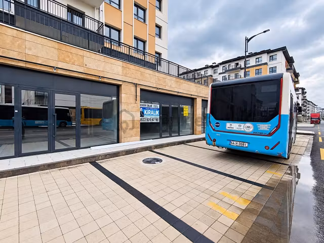 Niyazi Nısride 90 Metre Kiralık Dükkan 1
