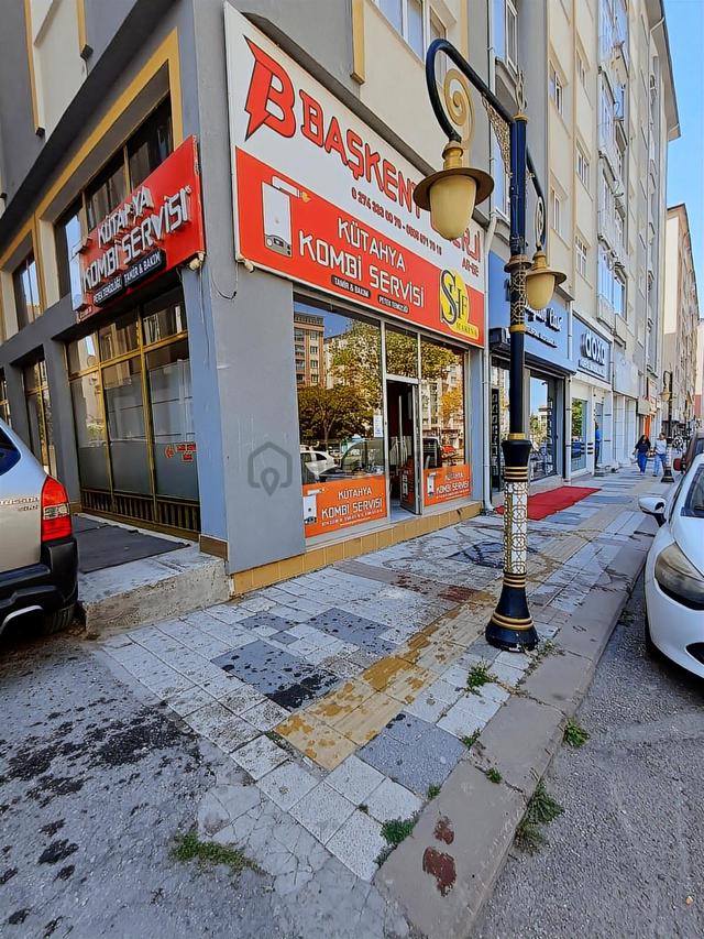 Menderes Caddesinde Geniş Ferah Çift Cephe Satılık Dükkan 1