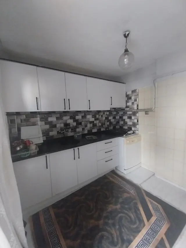Sakarya Adapazarı Hasırcılar Cami Yani 3katlı Bınanın 2 Katı Acil Satılıktır. 3