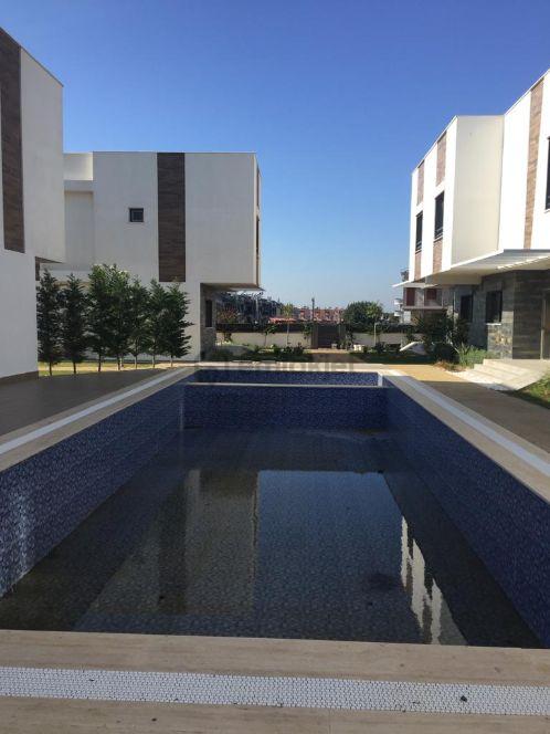 Didimde Güvenlikli Havuzlu Site İçinde 3+1 Sıfır Villa 3