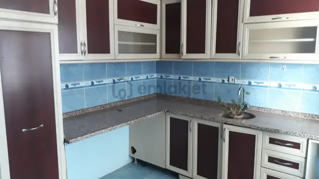 Karabağlar Uğur Mumcu Mh 2+1 95 M2 Balkonlu Ferah Daire 1
