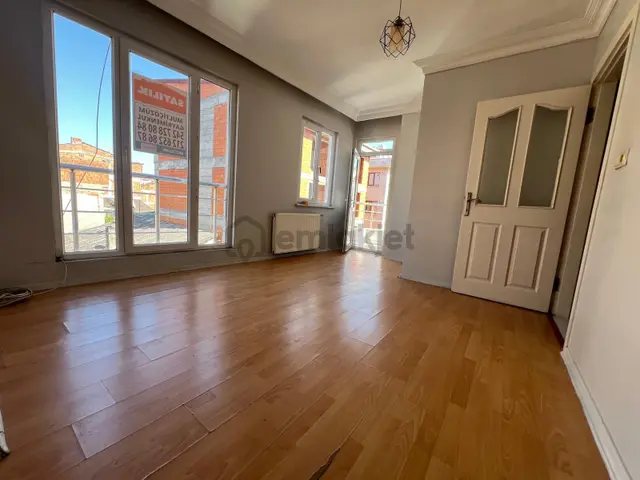 Yenibosnada Zafer Mahallesinde Satılık Daire Ara Kat 2+1 Boş 1