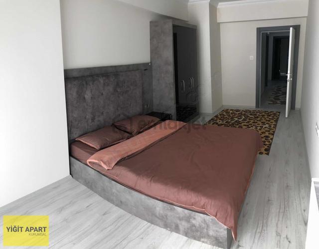 Caddenın Ortasında Gercek Foto 3