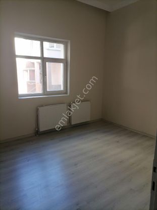 Demir Emlaktan Belediye Karşısı Yüksek Giriş İçi Yeniden Yapılmış3+1 150m² Daire Satılıktır