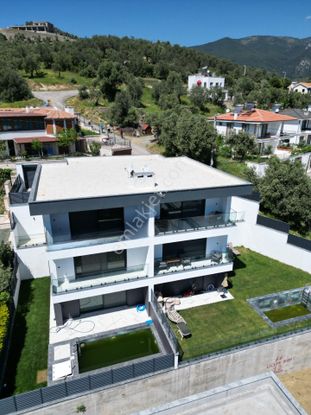 Eu Gayrimenkulden Balıkesir Edremit Güre'de Deniz Manzaralı Müstakil Havuzlu 3+2 Villa