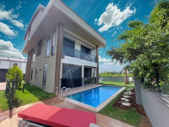 Antalya Döşemealtı Yeniköy'de 6+2 Müstakil Bahçe Ve Havuzlu Satılık Ultra Lüks Villa