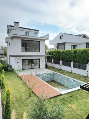 Eu Gayrimenkulden Balıkesir Edremit Gürede Ultra Lüx Havuzlu Müstakil Yerden Isıtmalı Şömineli Villa