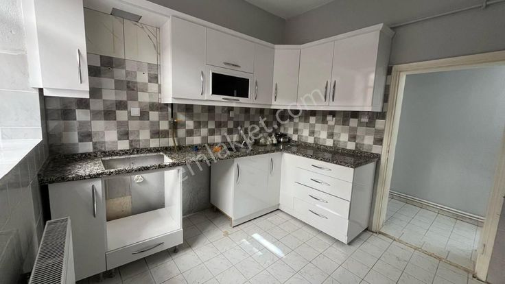 Anadolu Emlaktan Çarşı Merkezde 2+1 Geniş Satılık Daire