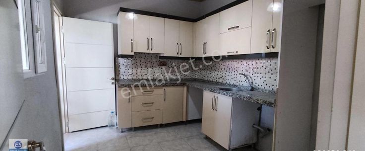 Çiğli De Satılık Müstakil 1+1,5